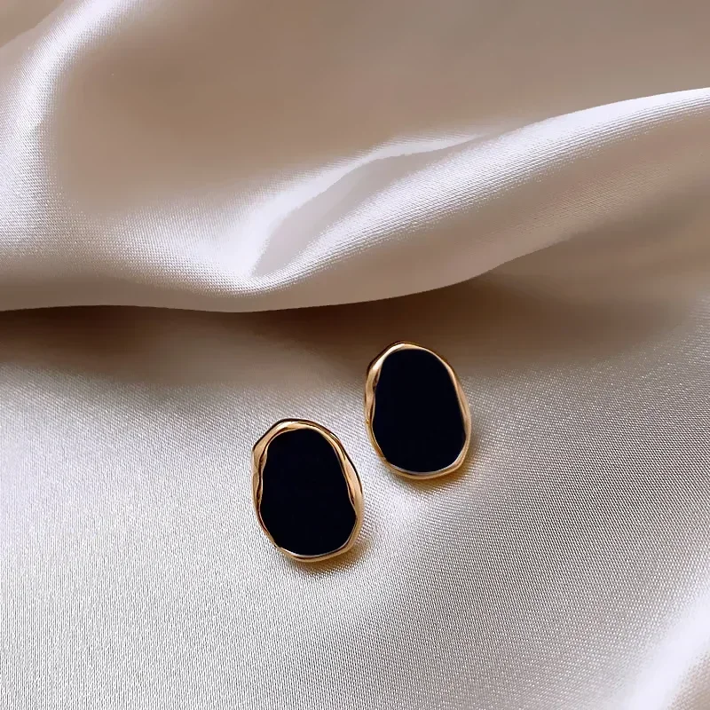 Vintage Gold Metal Line Black Luxury Earrings Women Elegant Korean Geometric Stud Earring Girls Party Jewelry - Image 2