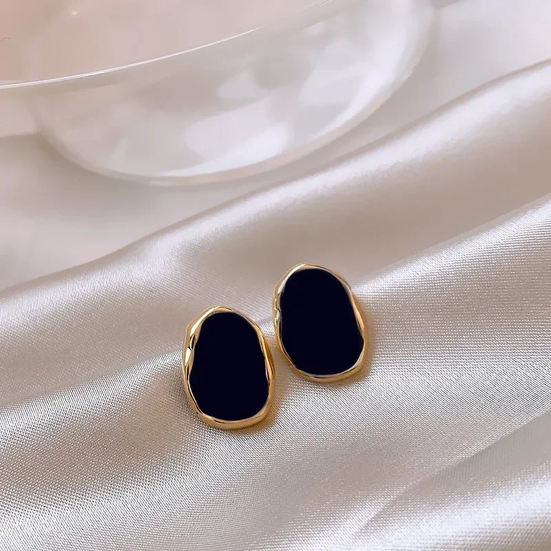Vintage Gold Metal Line Black Luxury Earrings Women Elegant Korean Geometric Stud Earring Girls Party Jewelry - Image 4