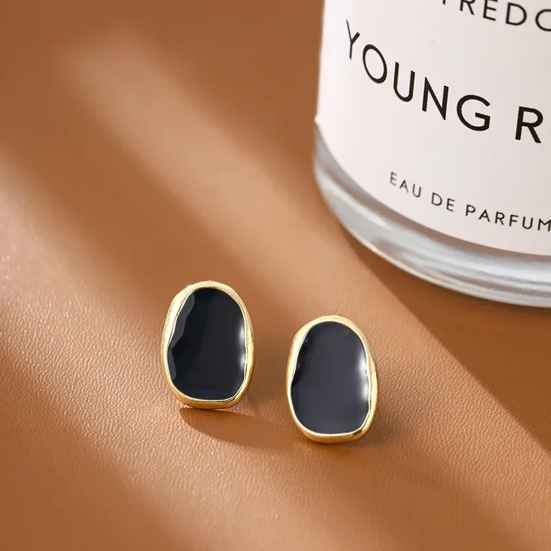 Vintage Gold Metal Line Black Luxury Earrings Women Elegant Korean Geometric Stud Earring Girls Party Jewelry - Image 5