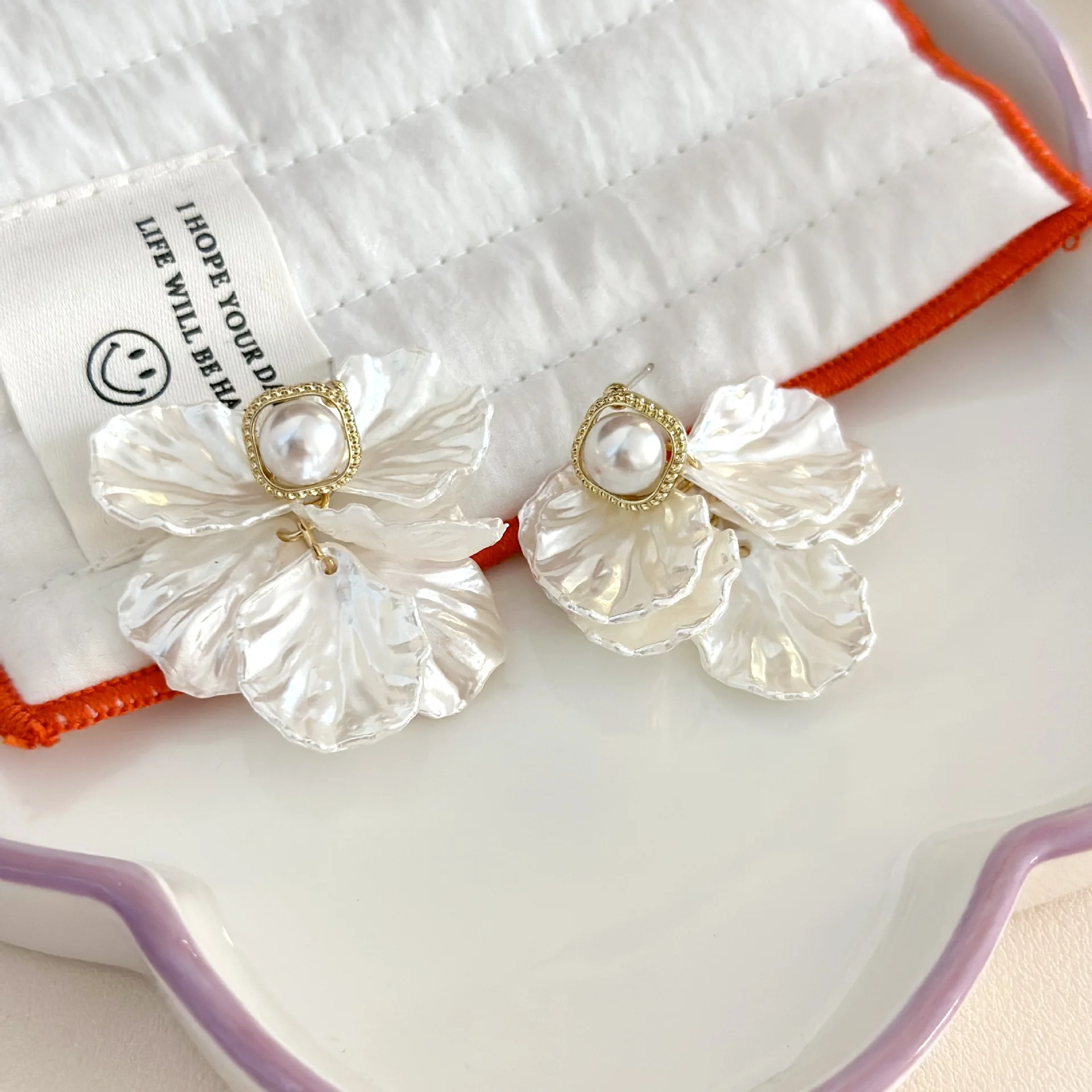 Fashion Unique Glossy Shell Flower Pendant Earrings for Women Temperament Pearl Earrings Sweet Design Wedding Gifts - Image 4
