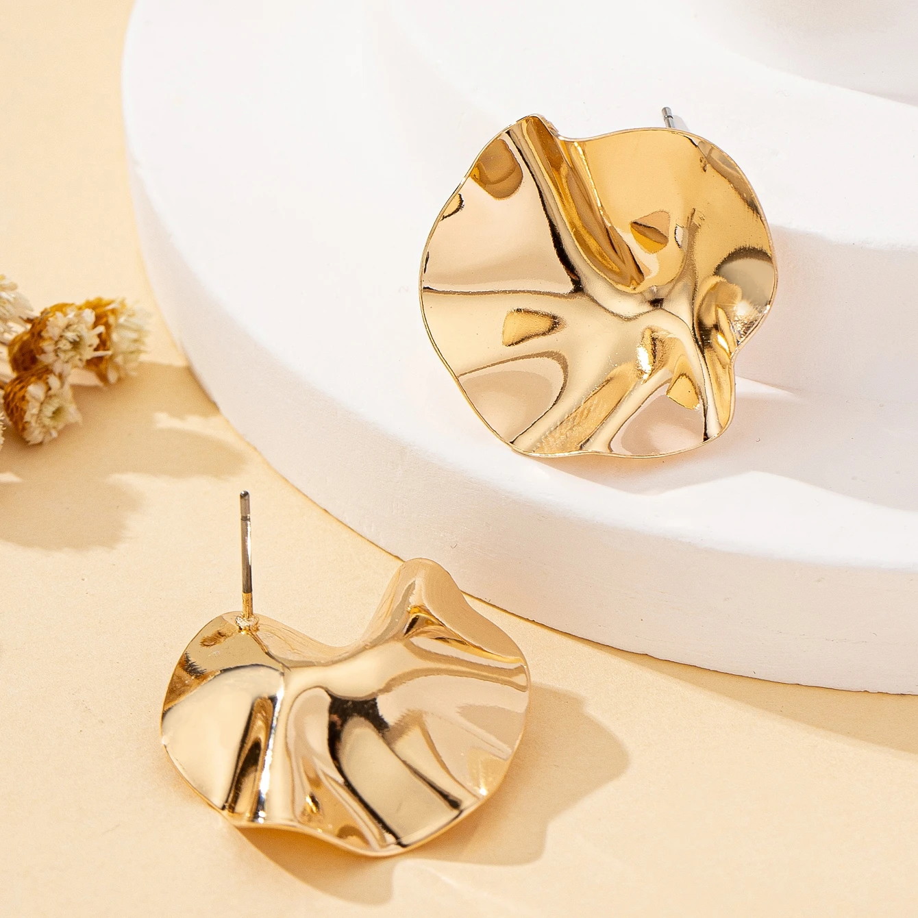 A Pair of Irregular Round Metal Stud Earrings Jewelry - Image 5